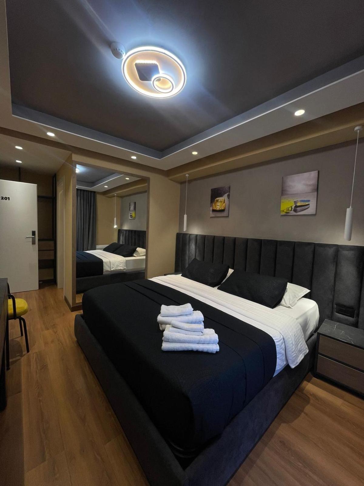 Peaky Hotel Durrës Extérieur photo